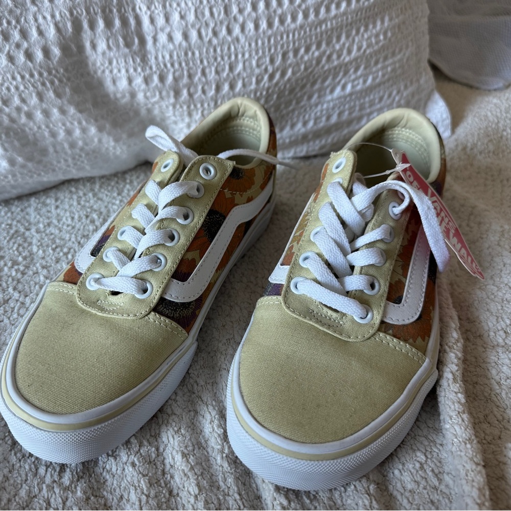 BRAND NEW Vans Sunflower Shoes Hay Beige Womens Size 7